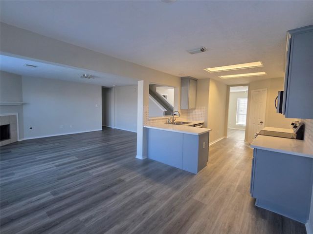 6915 Great Oaks Shadow Drive, Houston, TX 77083