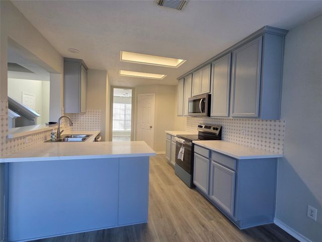 6915 Great Oaks Shadow Drive, Houston, TX 77083