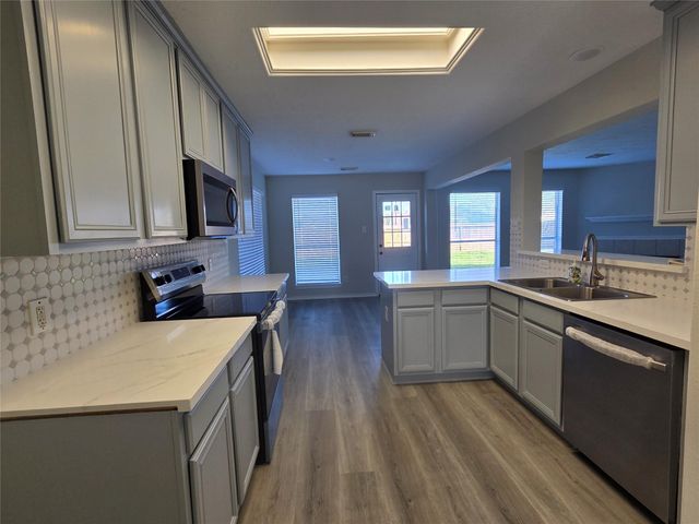 6915 Great Oaks Shadow Drive, Houston, TX 77083