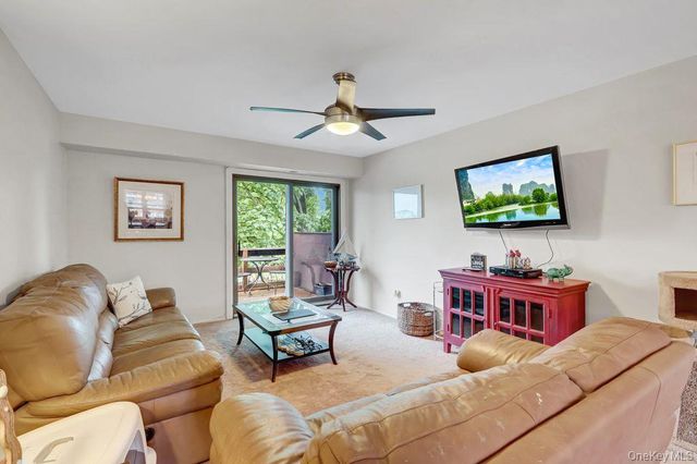 102 Mariners Way, Copiague, NY 11726