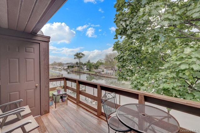 102 Mariners Way, Copiague, NY 11726