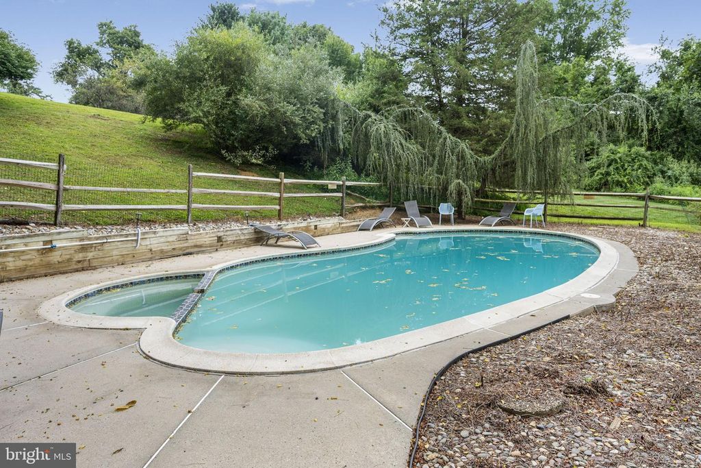 718 SOUTHERN DR, West Chester, PA 19380