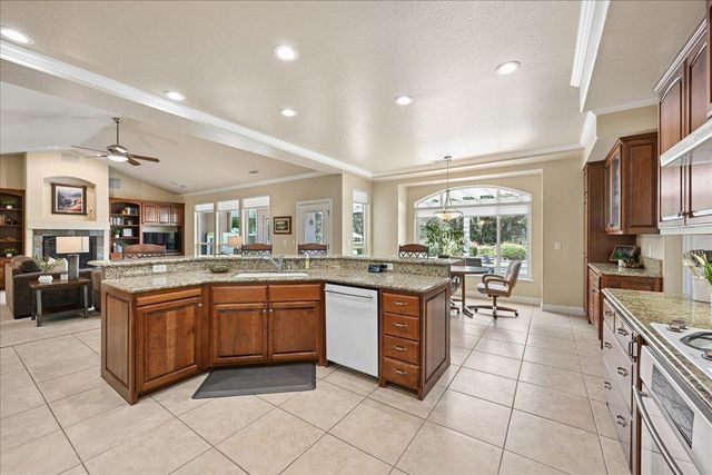 13700 Blackwood Way, Auburn, CA 95602