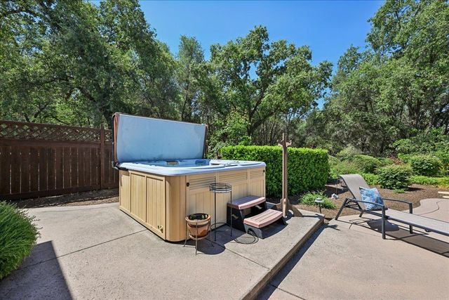 13700 Blackwood Way, Auburn, CA 95602