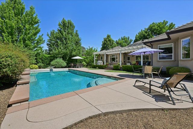 13700 Blackwood Way, Auburn, CA 95602