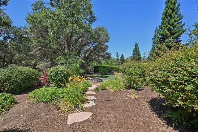 13700 Blackwood Way, Auburn, CA 95602