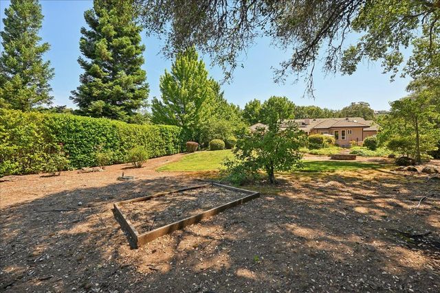 13700 Blackwood Way, Auburn, CA 95602