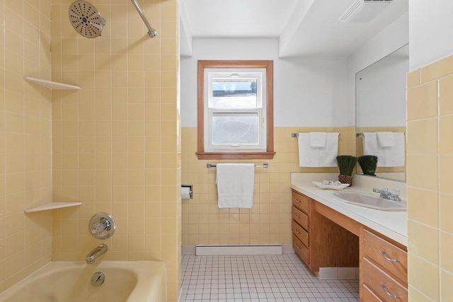 1235 W FRANCES STREET, Appleton, WI 54914