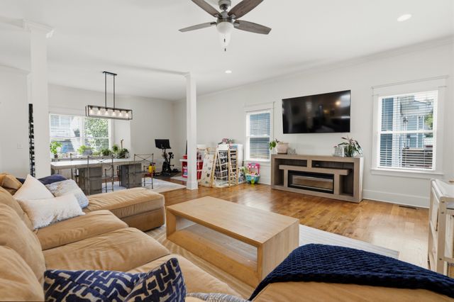 906B Delmas Ave, Nashville, TN 37216