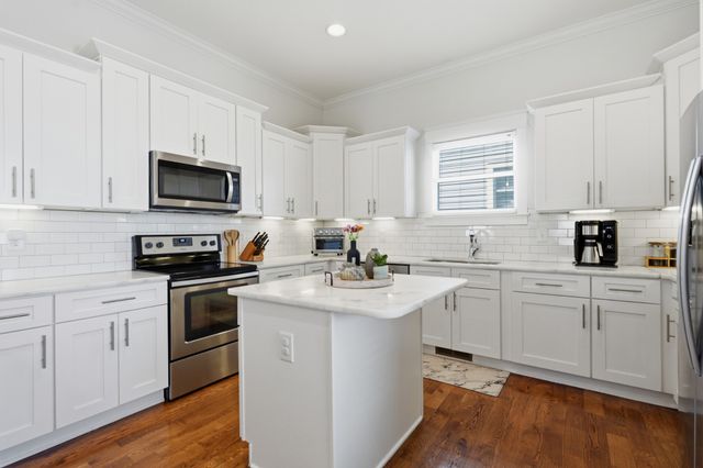 906B Delmas Ave, Nashville, TN 37216