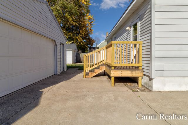 3383 Flamingo Avenue SW, Wyoming, MI 49509