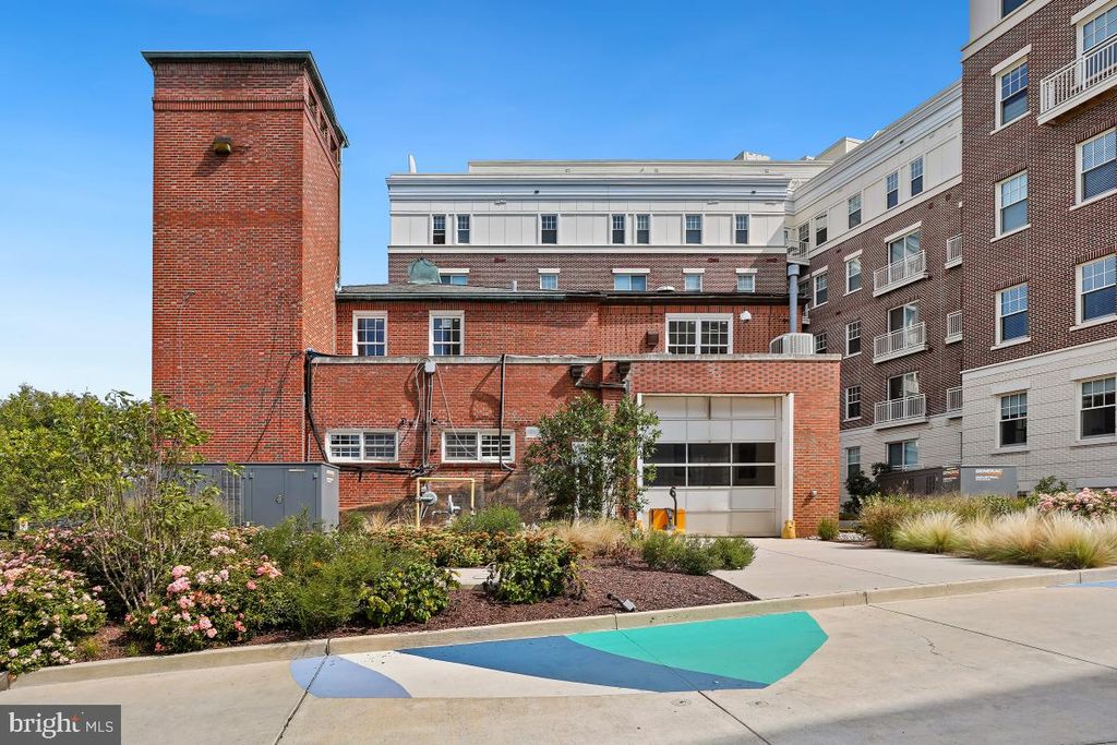 6801 CAMERON DRIVE, Washington, DC 20012