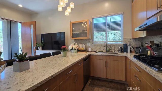 1018 La Presa Drive, Pasadena, CA 91107