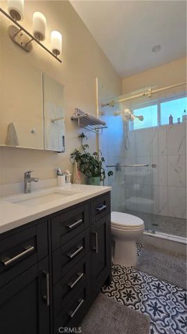 1018 La Presa Drive, Pasadena, CA 91107