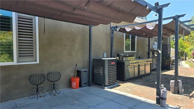 1018 La Presa Drive, Pasadena, CA 91107