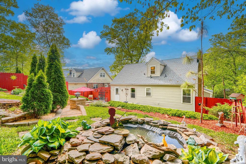Image 12 of property listing at 9807 HILLTOP DR, Baltimore, MD 21234
