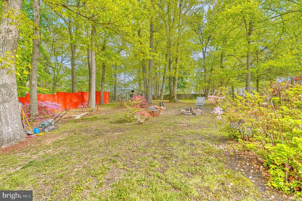 Image 13 of property listing at 9807 HILLTOP DR, Baltimore, MD 21234