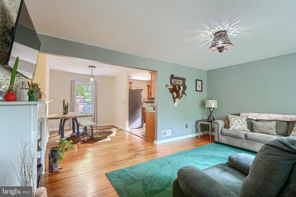 Image 18 of property listing at 9807 HILLTOP DR, Baltimore, MD 21234