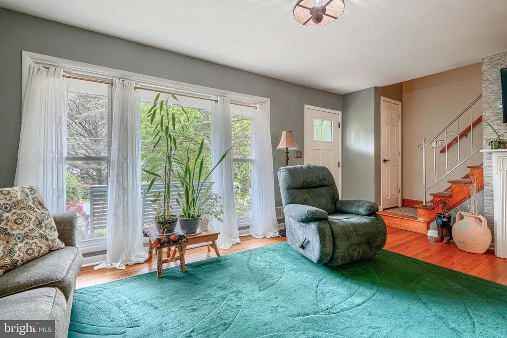 Image 21 of property listing at 9807 HILLTOP DR, Baltimore, MD 21234
