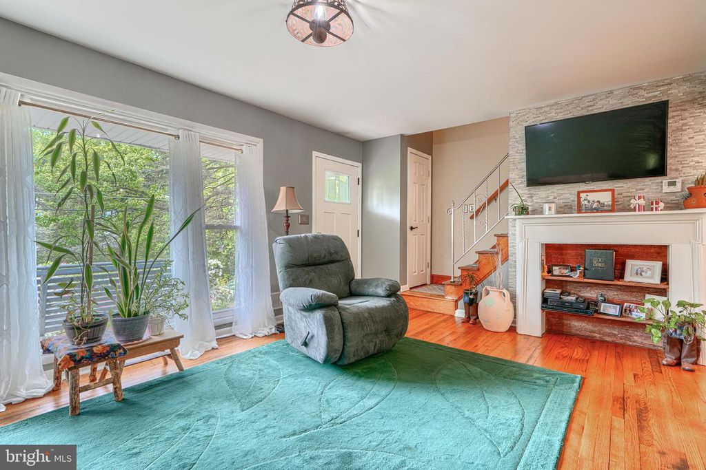 Image 22 of property listing at 9807 HILLTOP DR, Baltimore, MD 21234