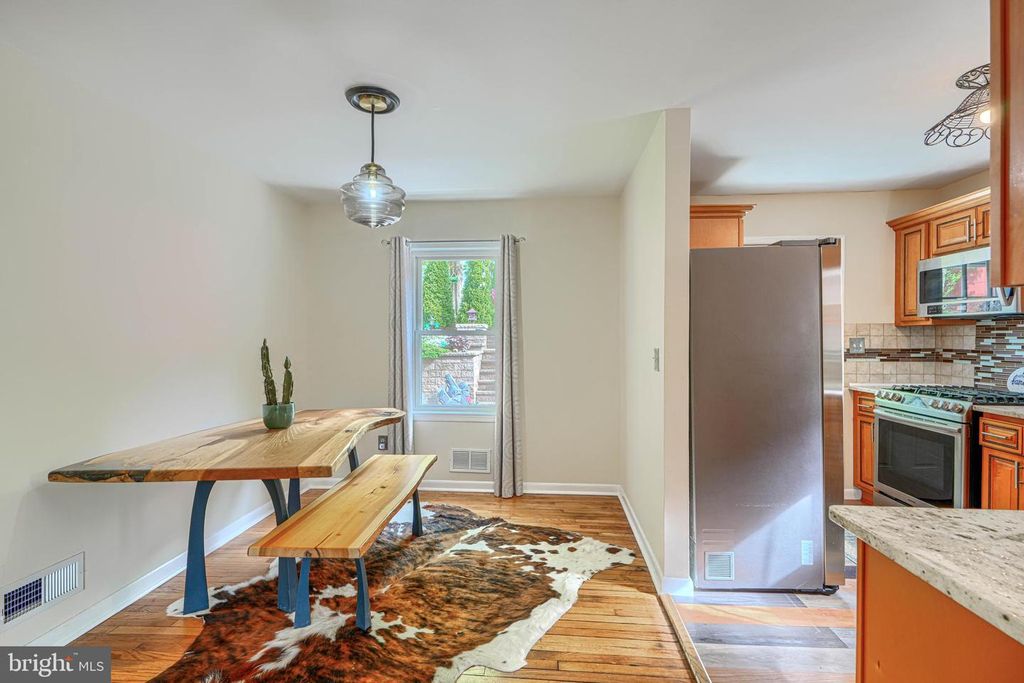 Image 24 of property listing at 9807 HILLTOP DR, Baltimore, MD 21234