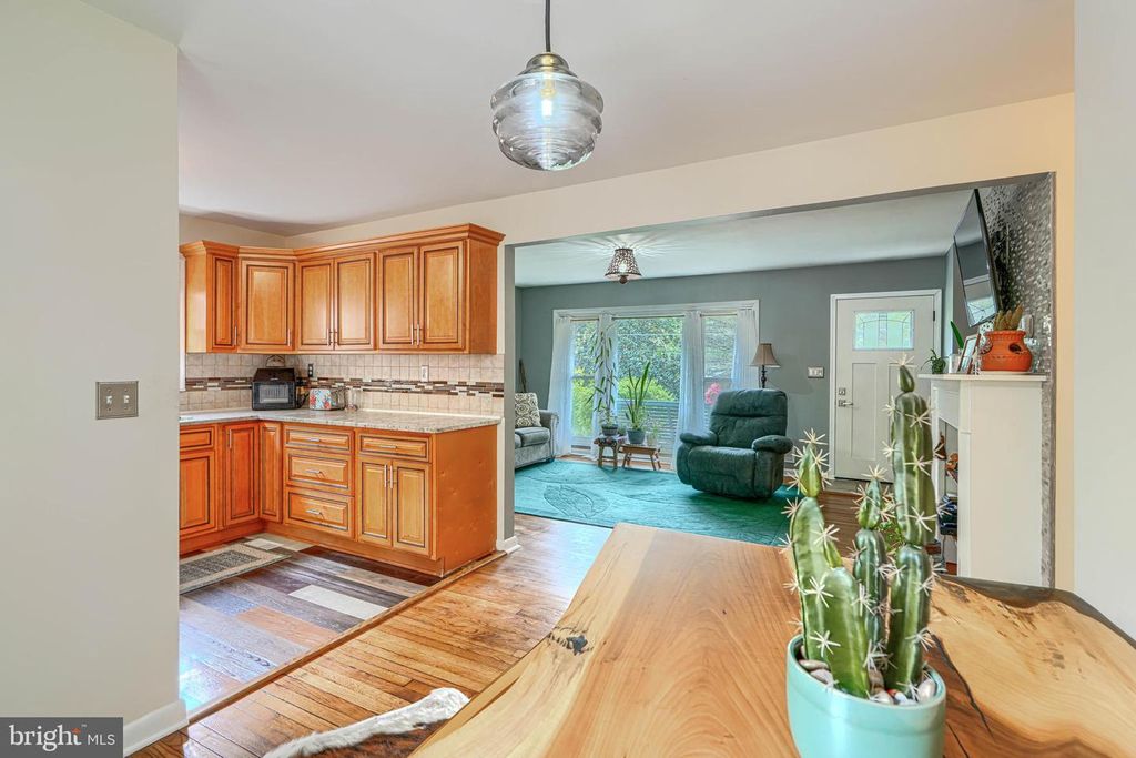 Image 26 of property listing at 9807 HILLTOP DR, Baltimore, MD 21234