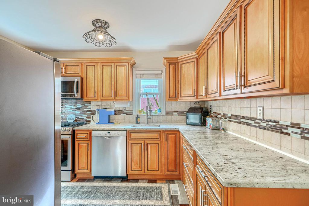 Image 27 of property listing at 9807 HILLTOP DR, Baltimore, MD 21234