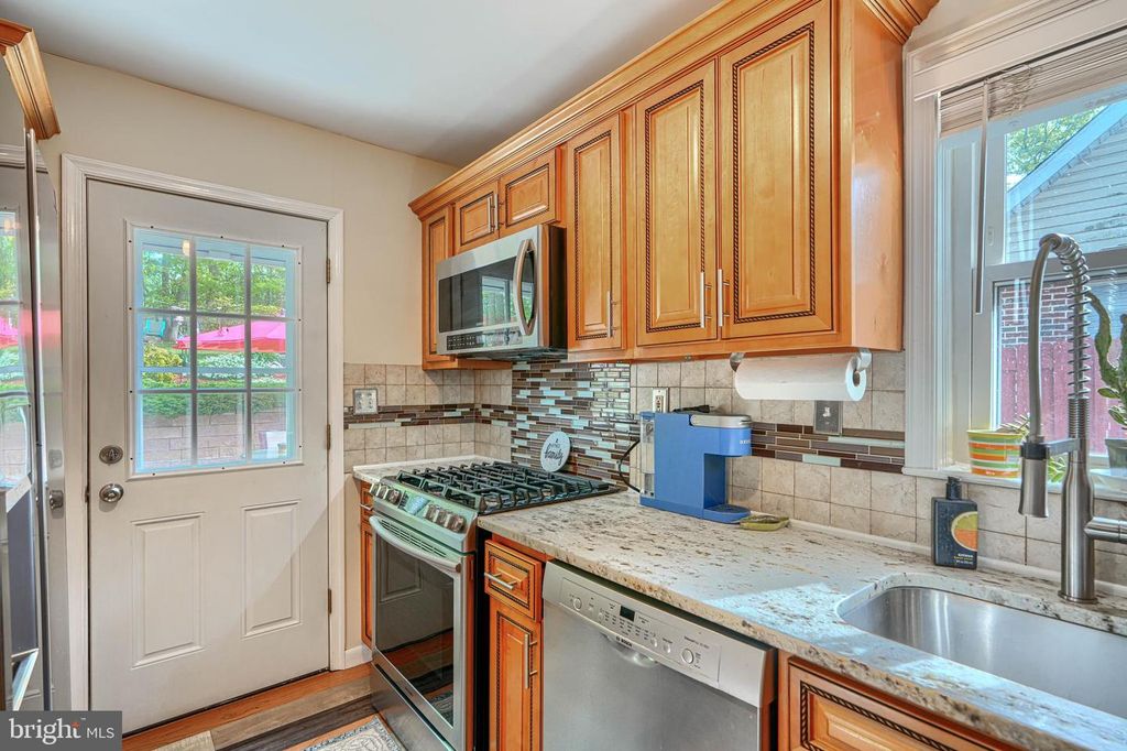 Image 29 of property listing at 9807 HILLTOP DR, Baltimore, MD 21234