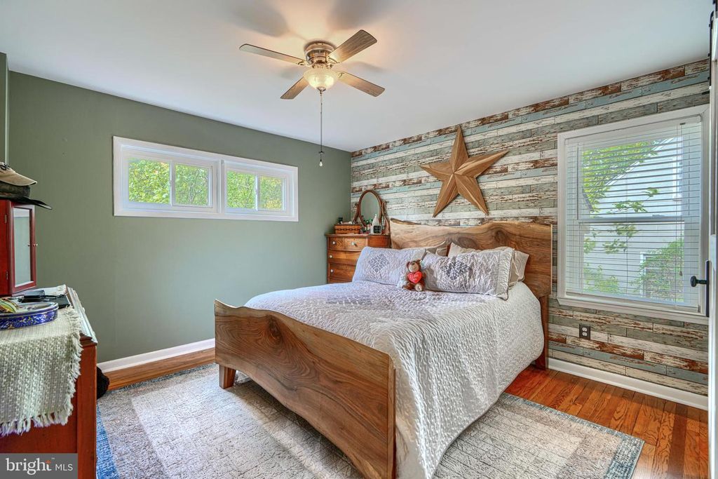 Image 33 of property listing at 9807 HILLTOP DR, Baltimore, MD 21234