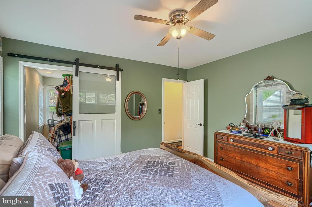 Image 34 of property listing at 9807 HILLTOP DR, Baltimore, MD 21234