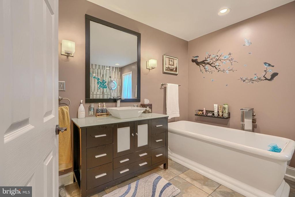 Image 38 of property listing at 9807 HILLTOP DR, Baltimore, MD 21234