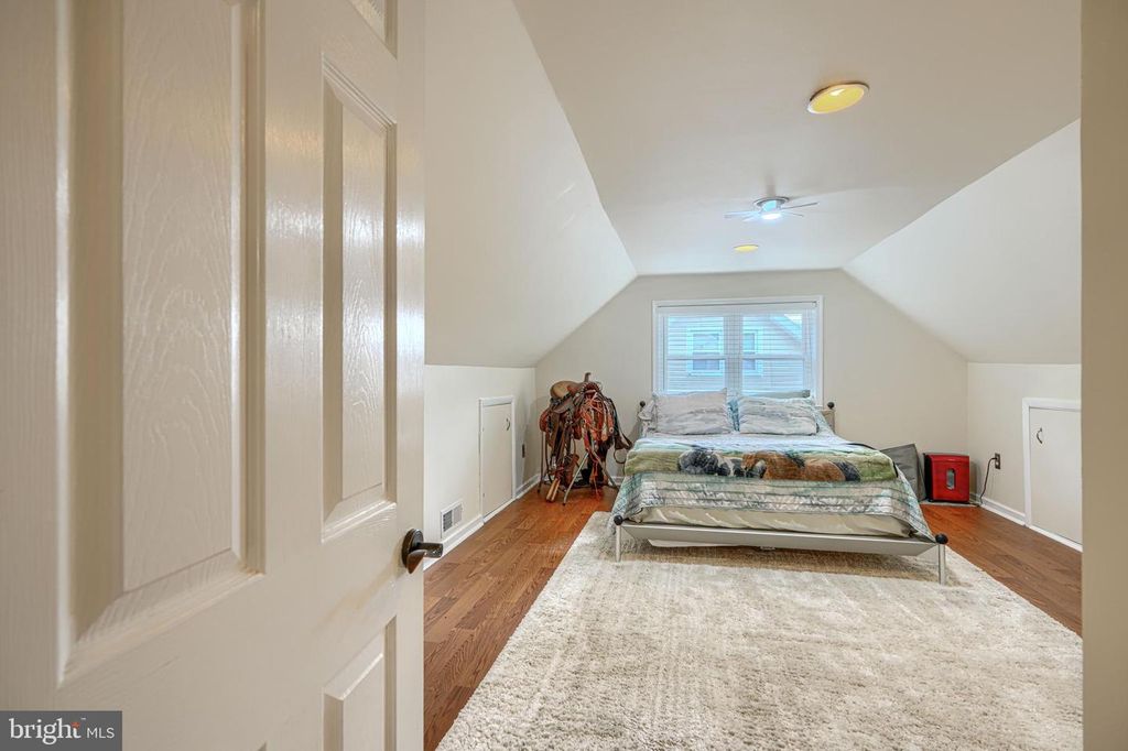 Image 42 of property listing at 9807 HILLTOP DR, Baltimore, MD 21234