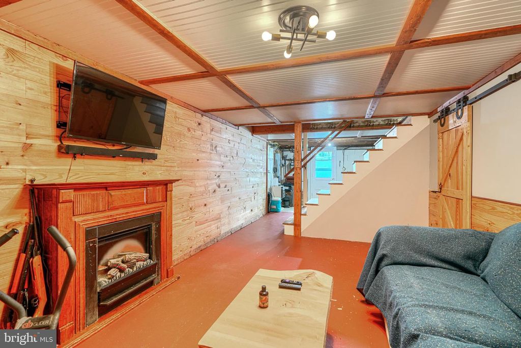 Image 49 of property listing at 9807 HILLTOP DR, Baltimore, MD 21234