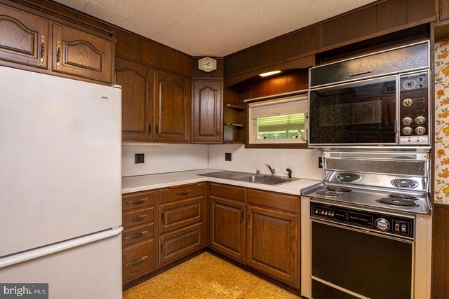 327 NEWPORT AVE, Reading, PA 19611