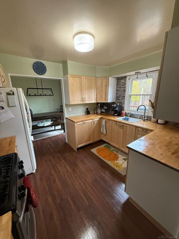 8549 Oakside Street, Portage, MI 49002