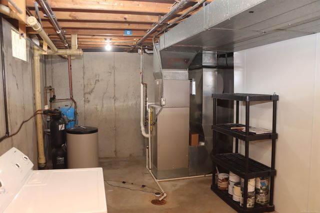 8549 Oakside Street, Portage, MI 49002