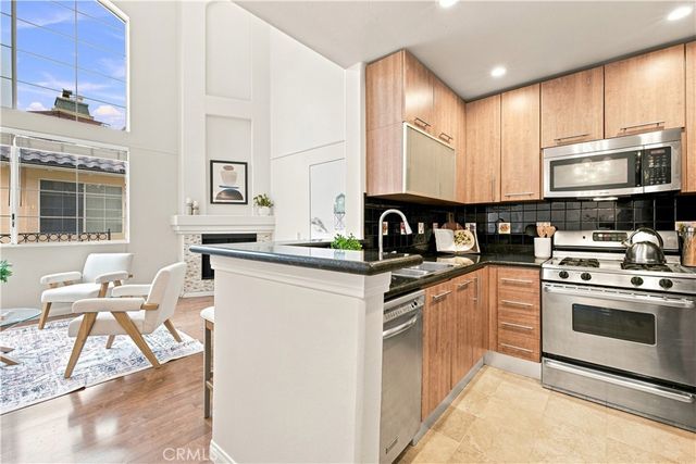 7033 La Tijera, Los Angeles, CA 90045