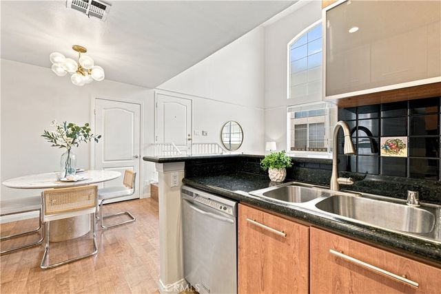 7033 La Tijera, Los Angeles, CA 90045