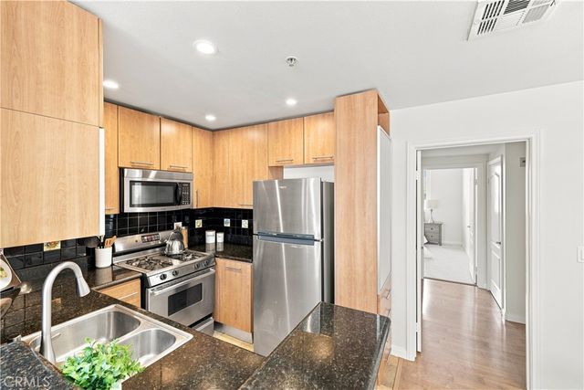 7033 La Tijera, Los Angeles, CA 90045
