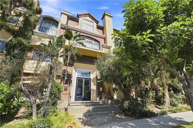 7033 La Tijera, Los Angeles, CA 90045