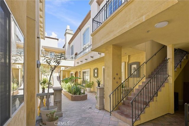 7033 La Tijera, Los Angeles, CA 90045