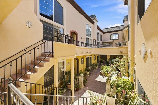 7033 La Tijera, Los Angeles, CA 90045