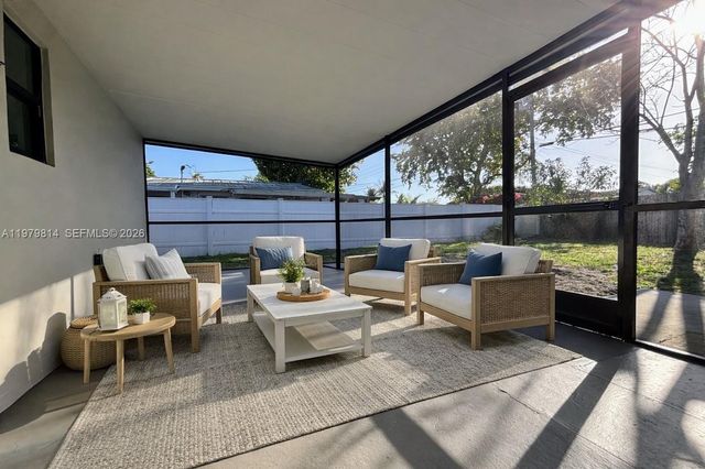 1400 N 70th Ter, Hollywood, FL 33024