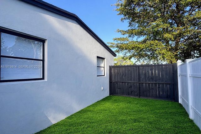 1400 N 70th Ter, Hollywood, FL 33024