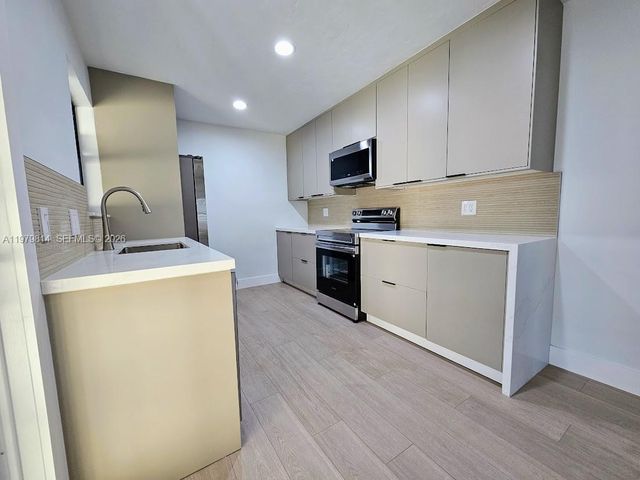 1400 N 70th Ter, Hollywood, FL 33024