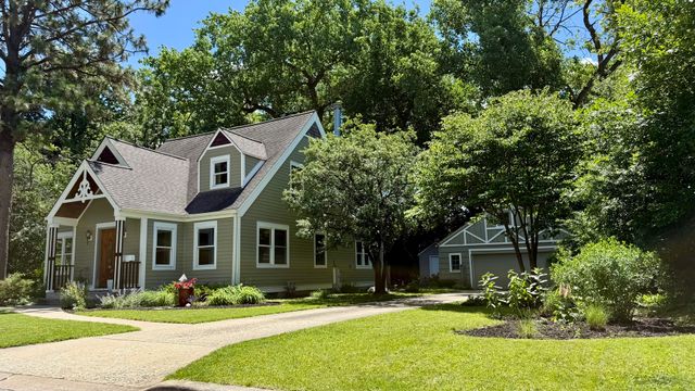175 W Burlington Street, Riverside, IL 60546