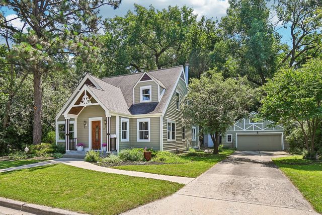 175 W Burlington Street, Riverside, IL 60546