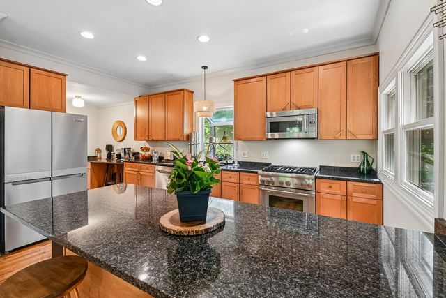 175 W Burlington Street, Riverside, IL 60546