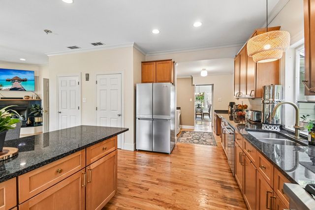 175 W Burlington Street, Riverside, IL 60546