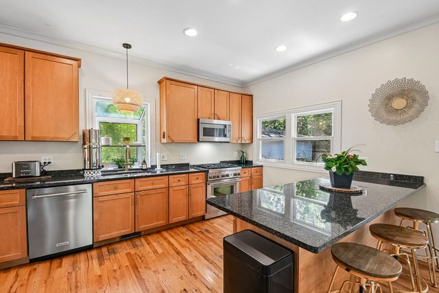 175 W Burlington Street, Riverside, IL 60546